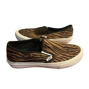Vans Slip On Woven Tiger Ultracush Skate Sneakers Womens